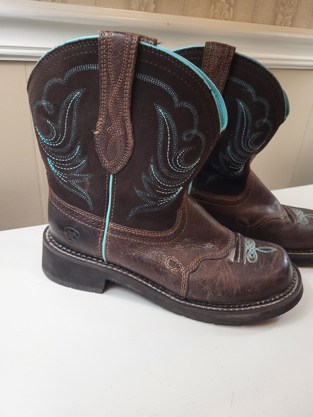 Ariat Brown Leather Cowboy Boots with Turquoise Stitching, Size 8.5